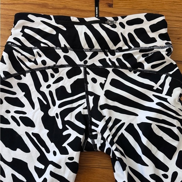 NIKE DriFit Black and White Women's Leggings - Picture 5 of 11